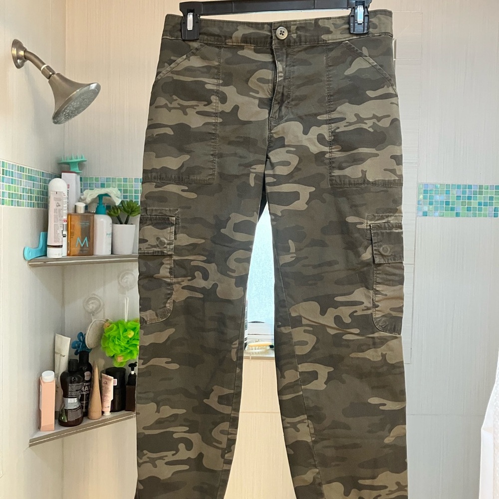 Stylish Camouflage Cargo Capris